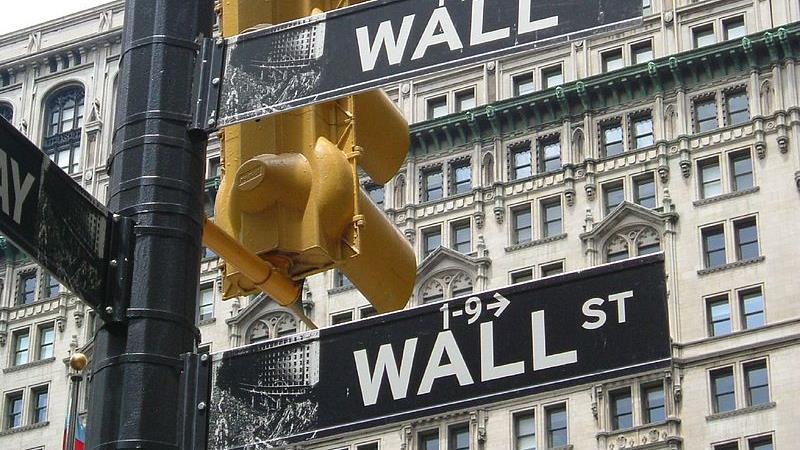 Wall Street: 3 azioni su cui puntare con stime su utili ribassate