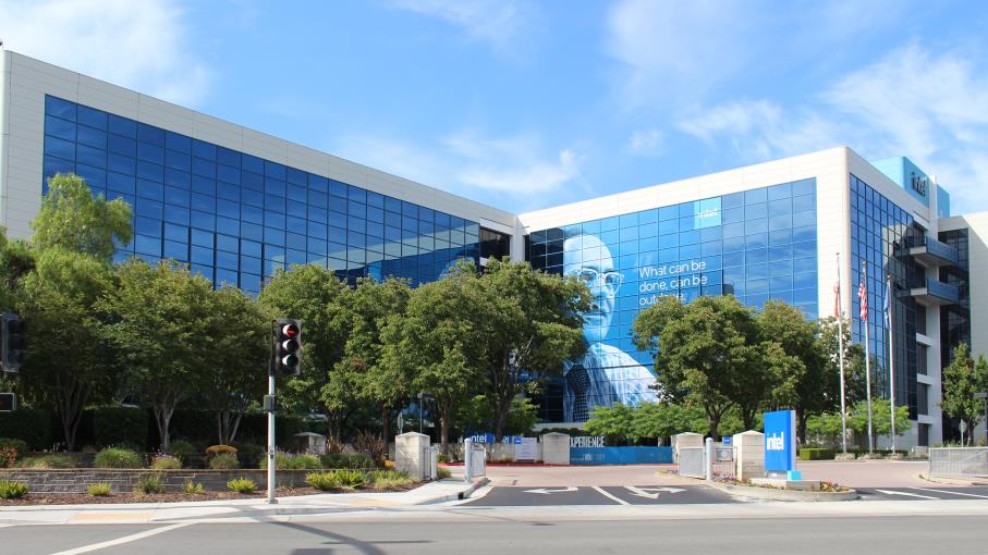 Intel: trimestrale e guidance super, le azioni salgono a Wall Street