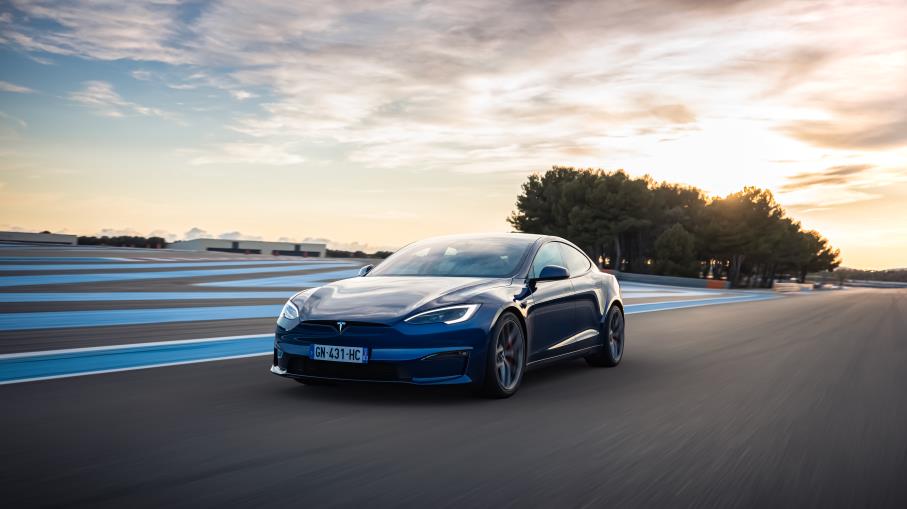 Tesla: gli analisti prevedono un terzo trimestre forte