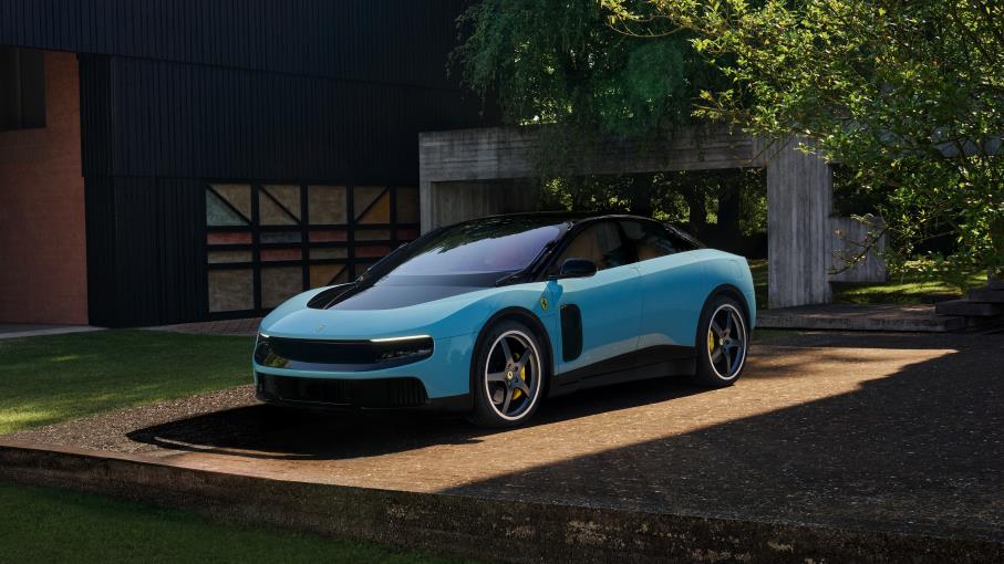 Arriva Ferrari Luce: obiettivi, sfide e aspettative