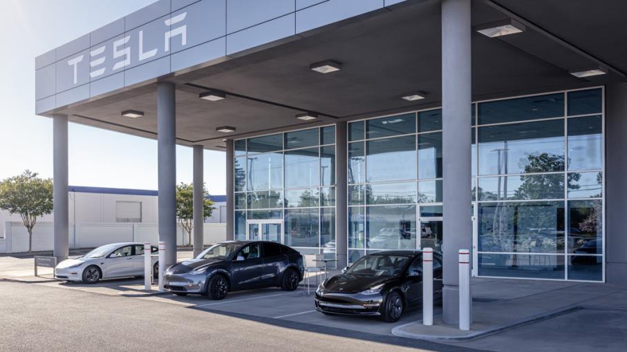 Tesla: gli analisti bocciano le azioni, 2 ragioni per vendere