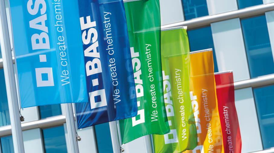 BASF taglia il dividendo, le azioni crollano in Borsa