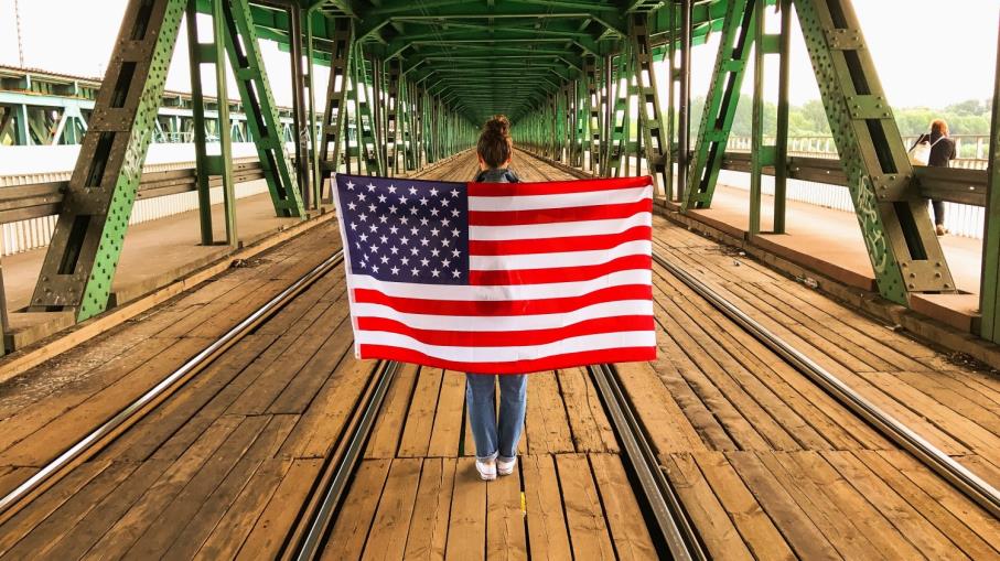 Wall Street Oggi: Paramount Skydance e Netflix spiccano il volo