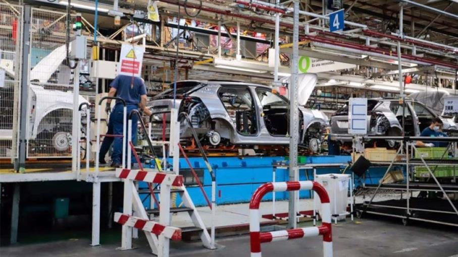 Stellantis apre l'Europa alla cinese Hongqi, cosa fare con le azioni?