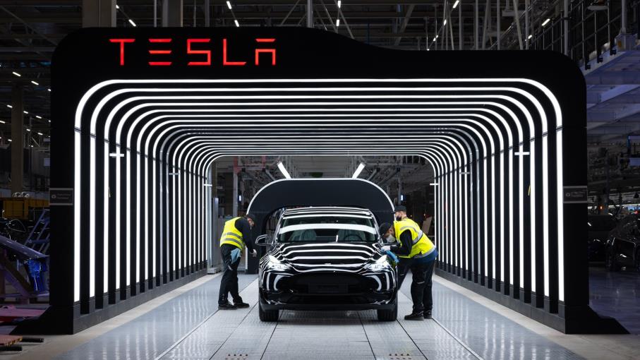 Tesla: origini, storia e sviluppo del pioniere delle auto elettriche