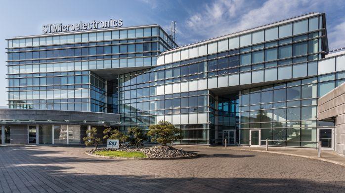 Azioni STM: tra conti 2025 e guidance 2026, cosa fare in Borsa?