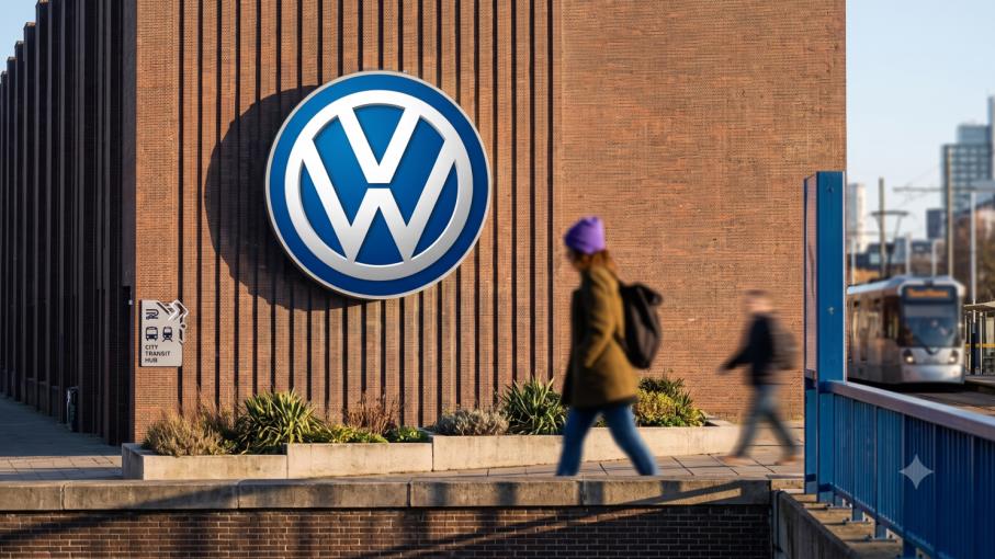 Azioni Volkswagen ai minimi di 16 anni: è ora di comprare?