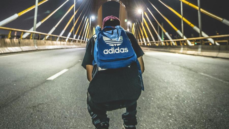 Azioni Adidas: trimestrale resiste a dazi, quali prospettive in Borsa?