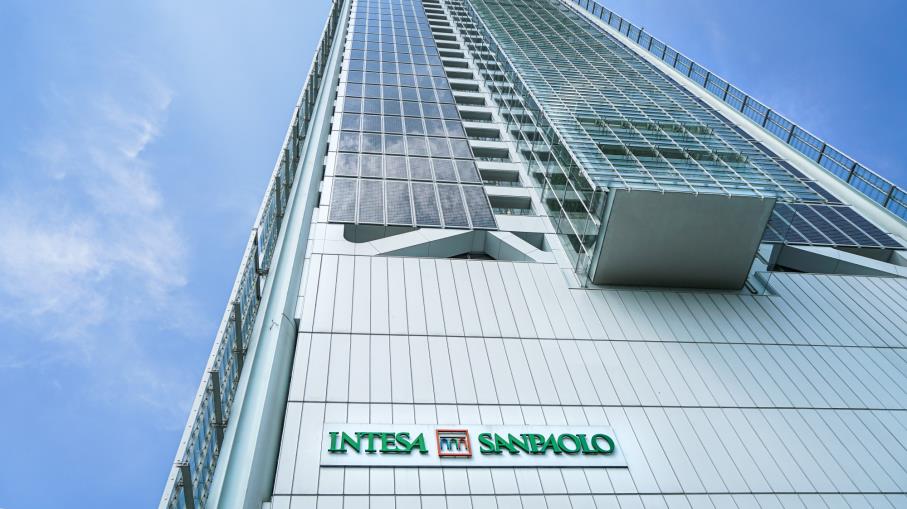 Intesa Sanpaolo: trimestrale forte, balzo delle azioni a Piazza Affari