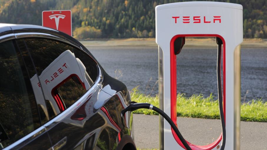 Tesla: quanto costa ricaricare l'auto?