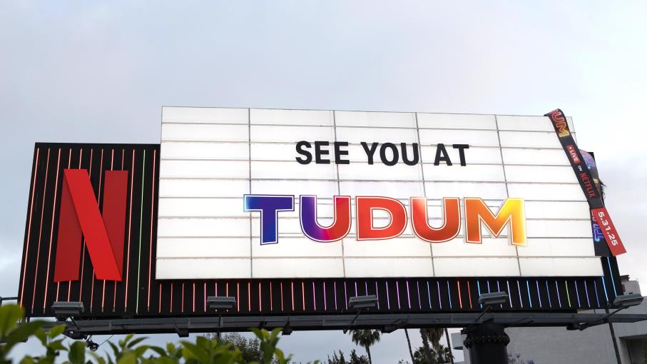 Netflix annuncia uno split 10 a 1 e valuta Warner Bros Discovery