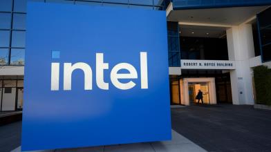 Intel: l'unità produzione chip perde $ 7 miliardi, le azioni crollano