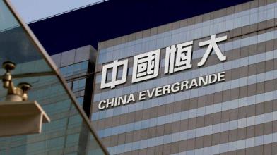 Evergrande: azioni sospese in Borsa, ceduta unità per $ 5,1 mld