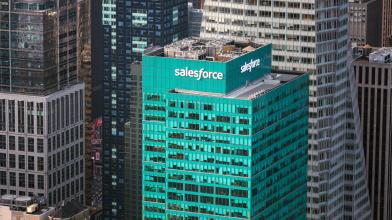 Salesforce batte le attese e alza la guidance sui ricavi
