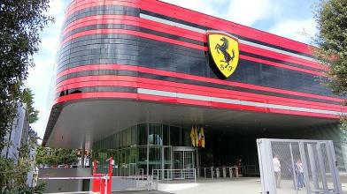 Ferrari sbanda in Borsa dopo la trimestrale, cosa fare con le azioni?