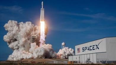 Intesa Sanpaolo investe in SpaceX di Elon Musk, tutti i dettagli