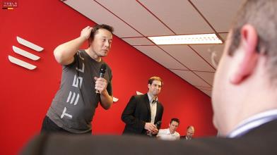 Elon Musk: Twitter organizza incontro con i dipendenti