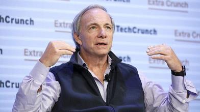 Ray Dalio: come negli anni ’70, oggi serve più oro in portafoglio