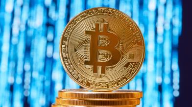 Criptovalute, Bitcoin: nuovo record oltre 112.000 dollari, cosa fare?