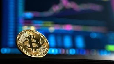 Bitcoin scende in area 90.000 dollari con i timori sull’AI