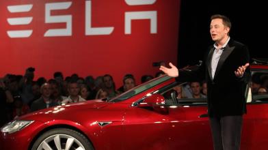 Tesla annuncia il frazionamento azioni: il titolo vola in Borsa
