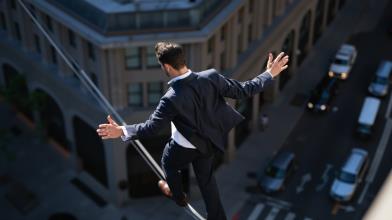 Bitcoin prova a stabilizzarsi, ma il mercato teme un nuovo affondo