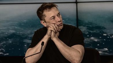 Twitter: Elon Musk sospende l'accordo e il titolo crolla a Wall Street