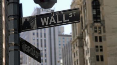 Wall Street: NASDAQ-100 crolla, l'inflazione USA fa paura