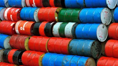 Petrolio: per Goldman Sachs i prezzi scenderanno ma non crolleranno