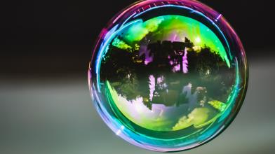 Bolle speculative: da Tulipomania a dot-com a AI, pattern ricorrenti