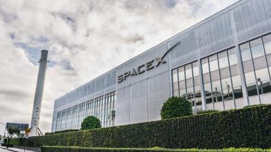 SpaceX: nel 2023 arriverà il primo volo commerciale nello spazio