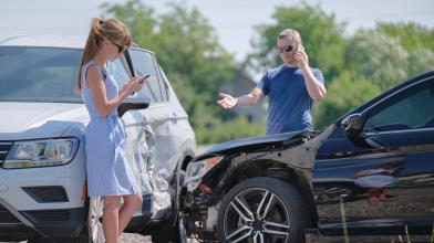 AI Disruption minaccia le assicurazioni auto: 2 azioni sotto pressione