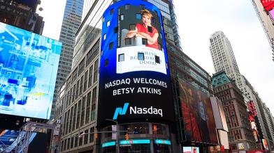 Wall Street Oggi: Apple cambia CEO, listini verso il rimbalzo