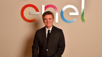 Azioni Enel: tra dividendo e nuovo piano da 53 mld, cosa fare ora?