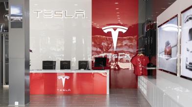 Tesla, trimestrale tra luci e ombre: pesa maxi piano di investimenti