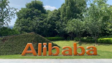 Alibaba emetterà obbligazioni per 5 miliardi, le azioni crollano