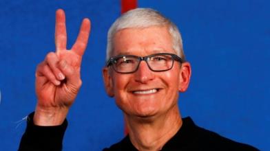 Apple: Tim Cook passa all'incasso e vende  $750 mln in azioni