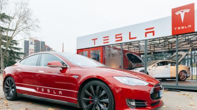 Tesla: Elon Musk  guarda oltre e punta al settore assicurativo