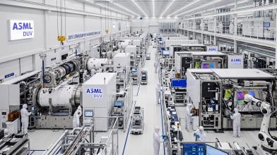 La Cina avvia la produzione di massa di macchine per chip, ASML trema