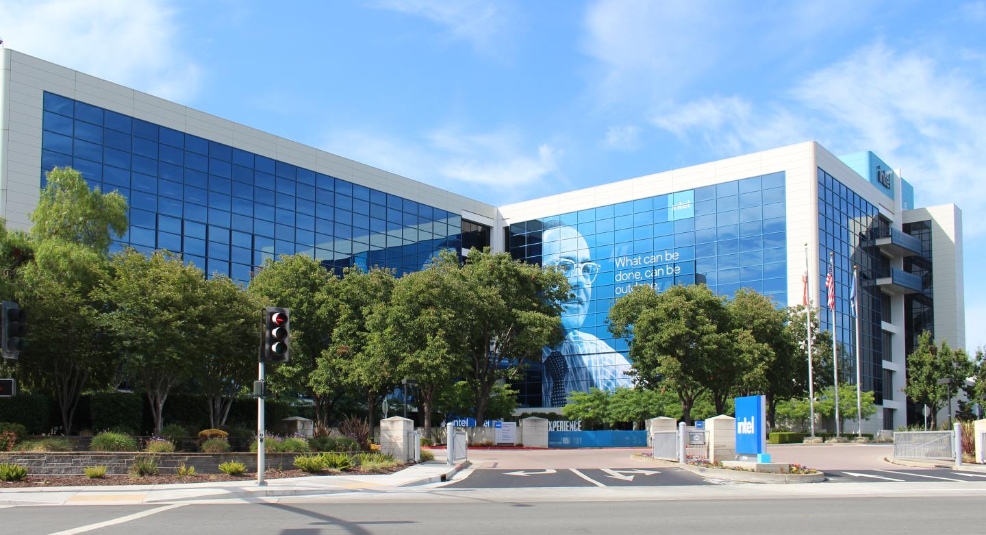 Intel: in arrivo un cambiamento importante nella produzione dei chip?