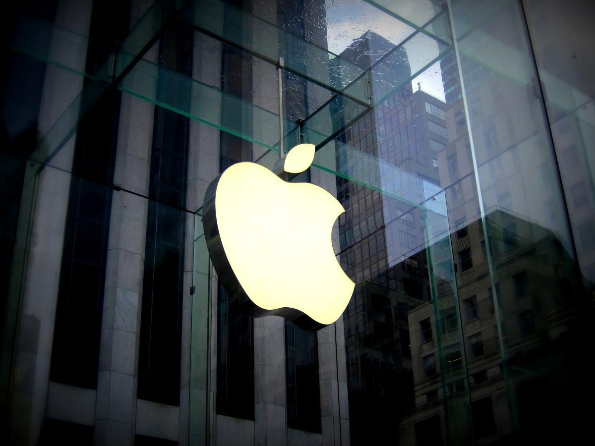 Apple: cosa fare sul titolo dopo buyback, nuovi prodotti e chip AI?